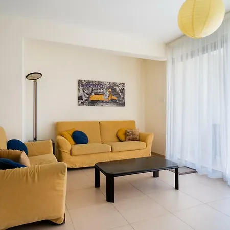 Cozy & Stylish - 2bd - Central Area & Parking Apartment