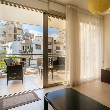 Cozy & Stylish - 2bd - Central Area & Parking Appartamento