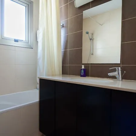 Cozy & Stylish - 2bd - Central Area & Parking Larnaca