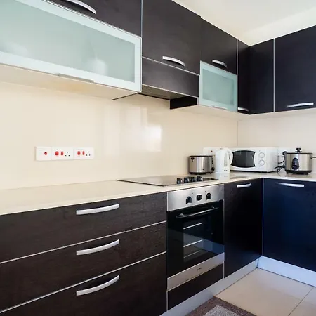 Cozy & Stylish - 2bd - Central Area & Parking Appartamento